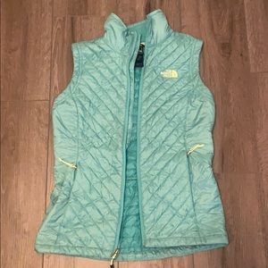 Only worn once teal north face vest